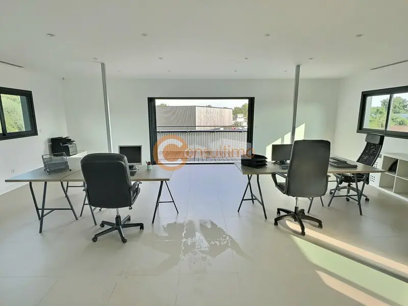 BUREAUX A LOUER - 81 M² + TERRASSE - ANDERNOS