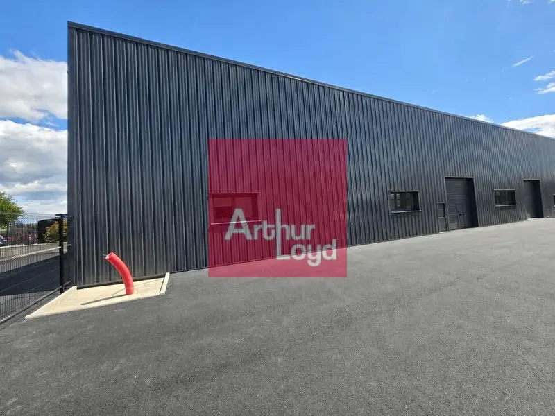 AUBIERE A LOUER  LOCAL ACTIVITE AVEC SHOW ROOM  200 M² PROGRAMME NEUF