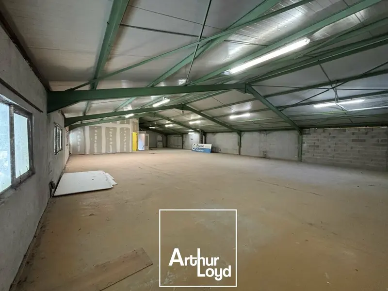 A LOUER Entrepôt 305m2-Brive-Stockage