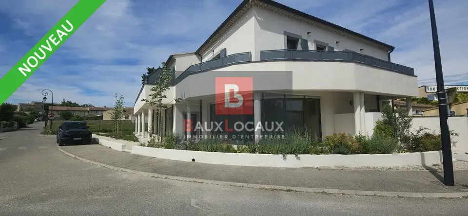 À VENDRE  Local commercial / professionnel neuf de 60 m² à Velleron