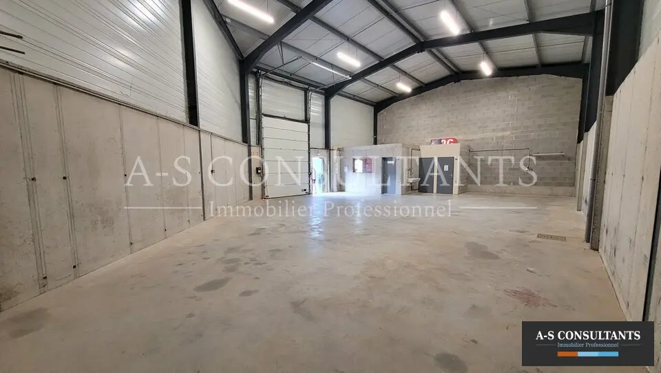 A louer Locaux d'activité 180m² Bessey