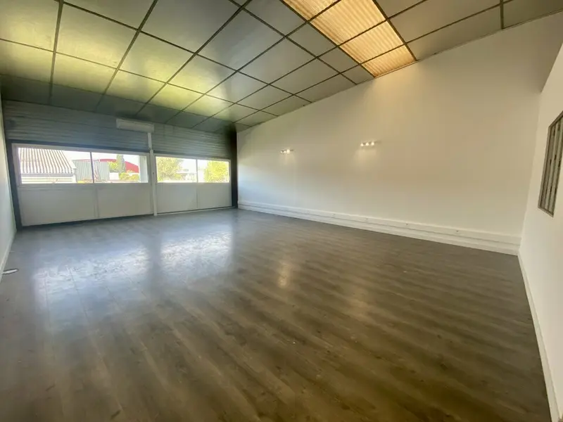 Bureau à louer - Bordeaux (33300) - 95 m² - 593 €/mois