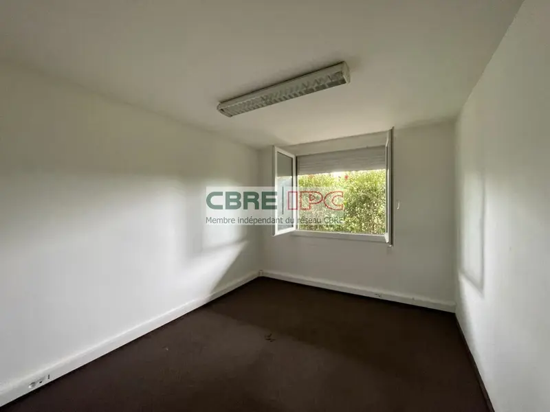 Bureau à louer - Lons (64140) - 120 m² - 1 000 €/mois