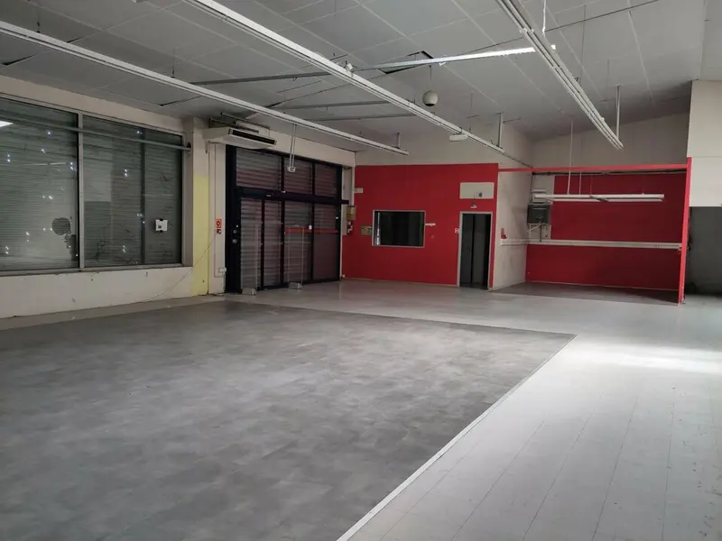 Bâtiment commercial de 590m2 Situation exceptionnelle
