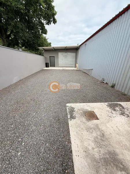 A LOUER LOCAL D'ACTIVITES 42 m² + TERRAIN PRIVATIF ZONE LA TESTE 
