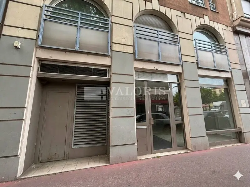 A louer Local commercial  249.93m² Lyon 08