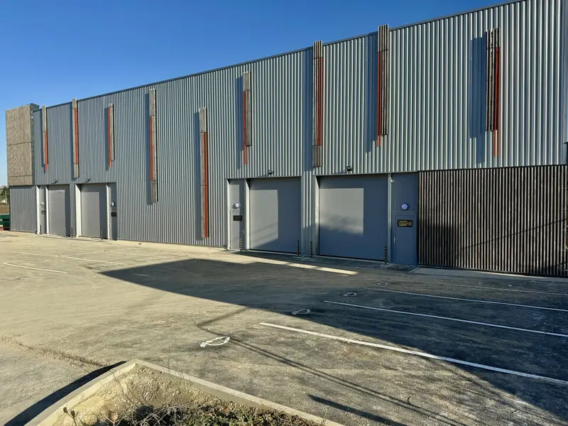 Entrepôt / Activité à vendre - Chennevières-Lès-Louvres (95380) - 405 m²