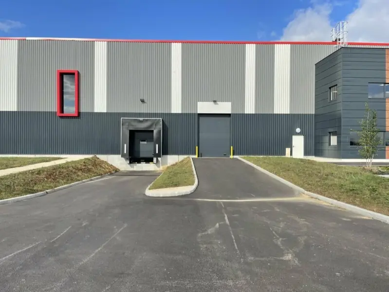 A louer Locaux d'activité 1298m² Le Thillay