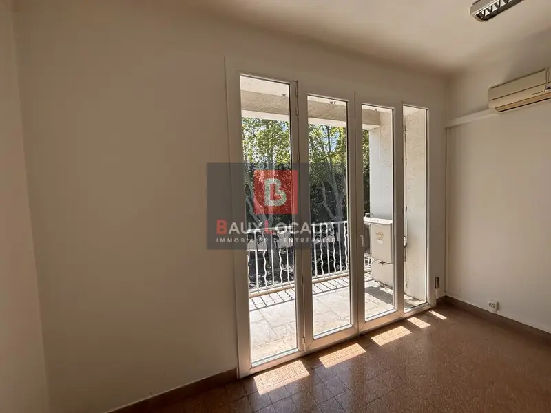 Avignon  bureaux de 90 m² sur axe passant avec excellente visibilité