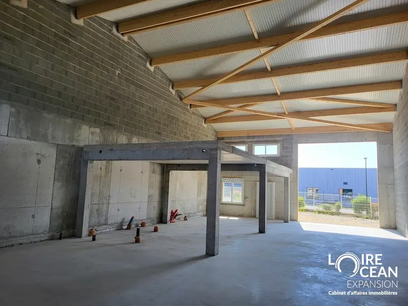 Entrepôt / Activité à vendre - Saint-Hilaire-De-Chaléons (44680) - 255 m²