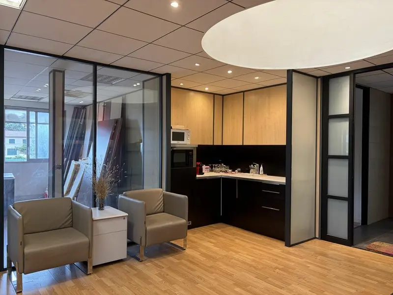 A louer Bureaux 261.9m² Champagne-au-Mont-d'Or