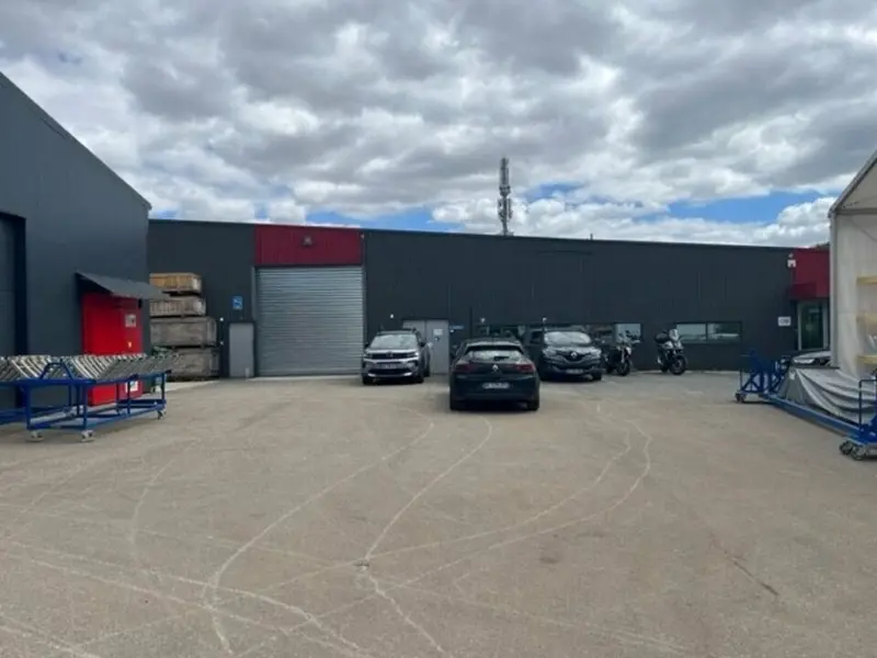 Entrepôt / Activité à louer - Eysines (33320) - 935 m² - 11 687 €/mois
