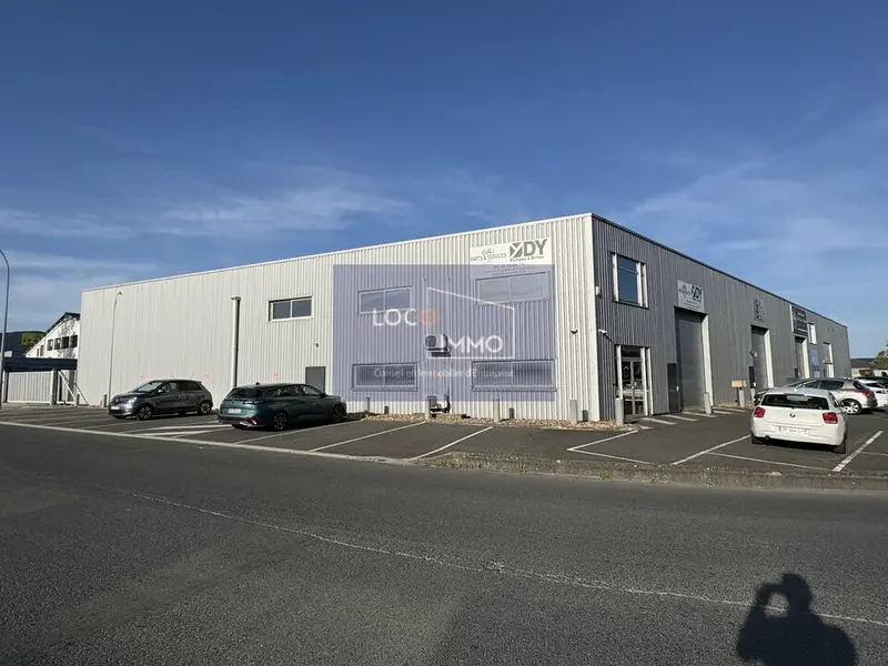 Entrepôt / Activité à louer - Yvrac (33370) - 700 m² - 6 490 €/mois