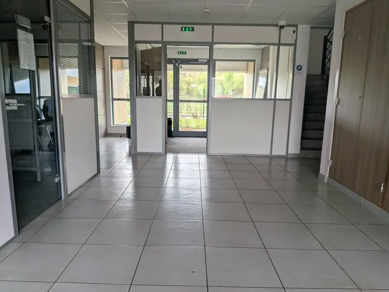 A Louer 251m² environ de bureaux au RDC