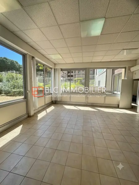 Bureau à louer - Marseille 08 (13008) - 70 m² - 1 100 €/mois
