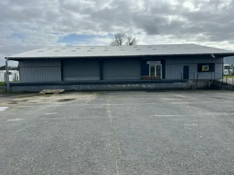 A Vendre - Entrepôt - Saint Loubes