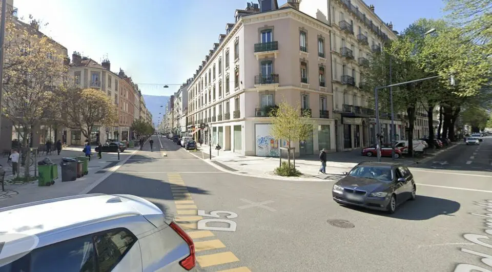 Local Commercial à louer - Grenoble (38000) - 228 m² - 5 000 €/mois