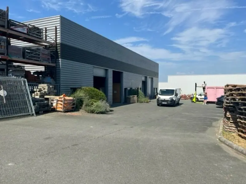 Entrepôt / Activité à louer - Bassens (33530) - 600 m² - 4 000 €/mois