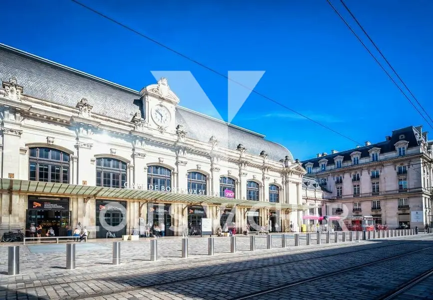Local Commercial à louer - Bordeaux (33800) - 135 m² - 2 000 €/mois