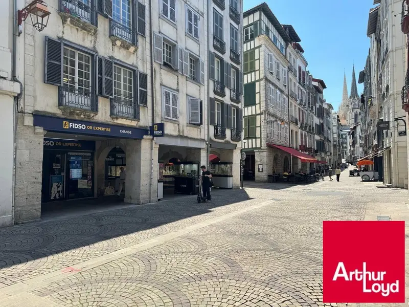 RARE BAYONNE RUE PIETONNE 130M2 A SAISIR