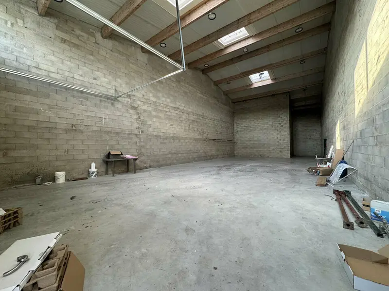 À louer  Cellule d'activité de 236 m²