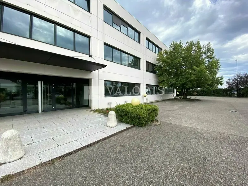 A louer Bureaux 163m² Bron