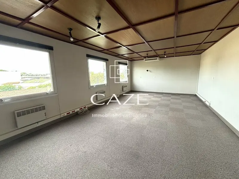 Bureau à vendre - Saint-Médard-En-Jalles (33160) - 58 m²