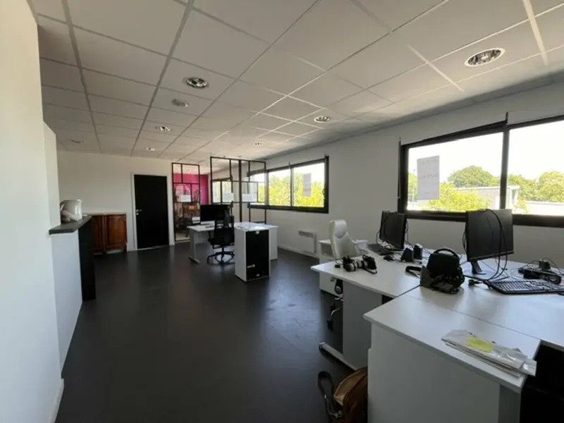 A LOUER - BUREAUX - AURAY Porte océane