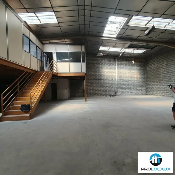 Entrepôt / Activité à louer - Eybens (38320) - 365 m² - 2 038 €/mois