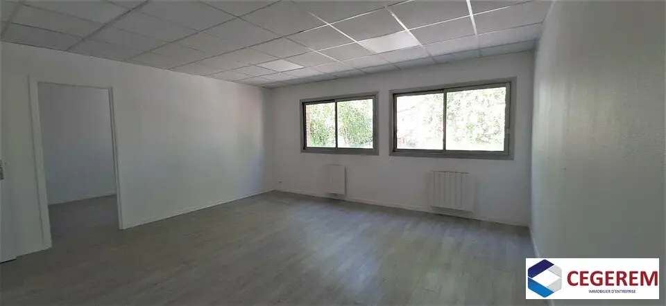 BUREAUX DE 120 M2 A LISSES
