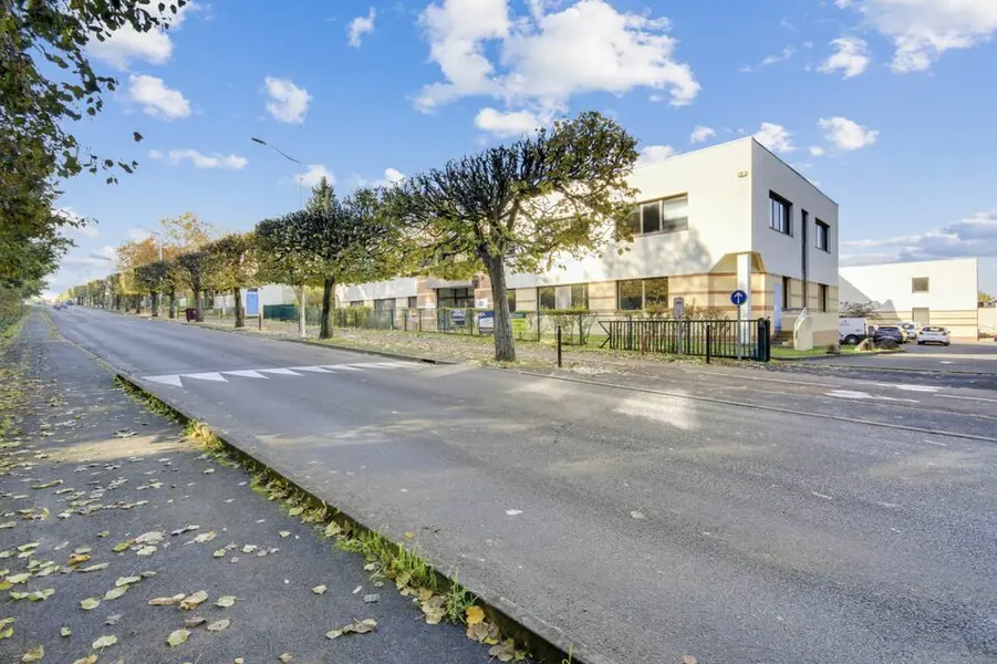 Entrepôt / Activité à louer - Champs-Sur-Marne (77420) - 518 m² - 5 136 €/mois