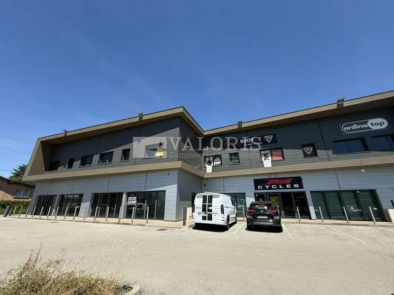 Bureau à louer - Genay (69730) - 300 m² - 3 625 €/mois