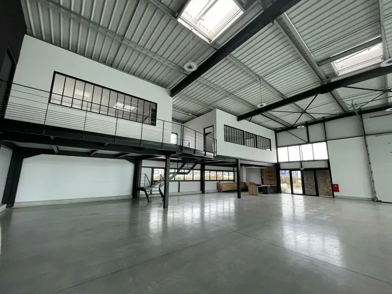 Local Commercial à louer - Ploeren (56880) - 500 m² - 10 000 €/mois