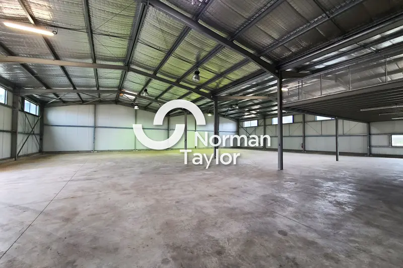 Entrepôt / Activité à louer - Frontignan (34110) - 1030 m² - 7 000 €/mois