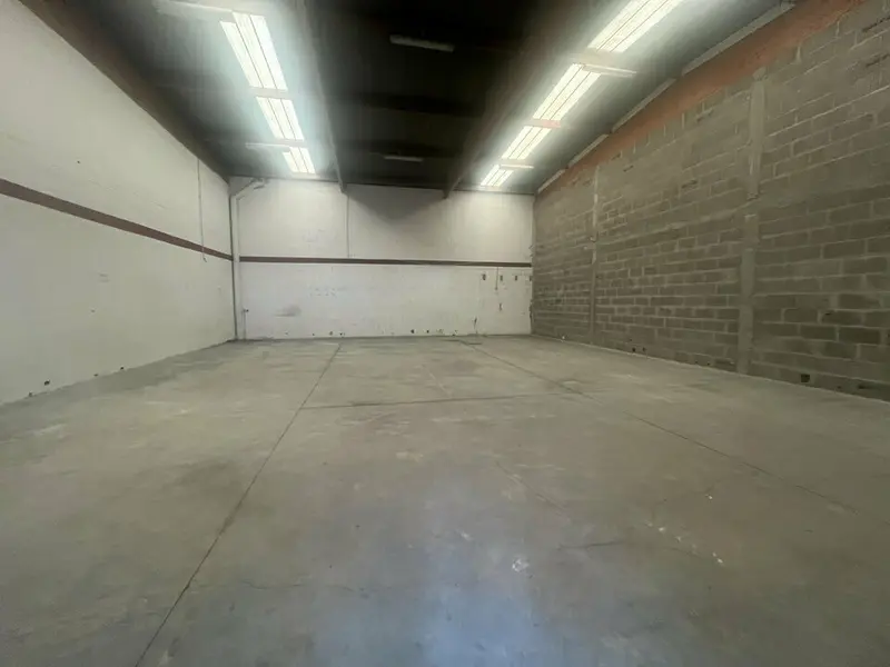 Entrepôt / Activité à louer - Émerainville (77184) - 564 m² - 4 465 €/mois