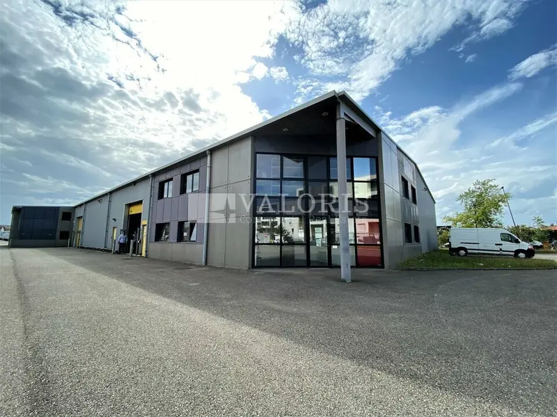 A louer Entrepôt 1088m² Vaulx-en-Velin