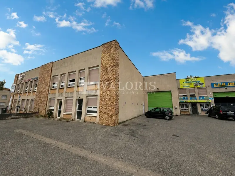 Entrepôt / Activité à louer - Vénissieux (69200) - 384 m² - 3 266 €/mois