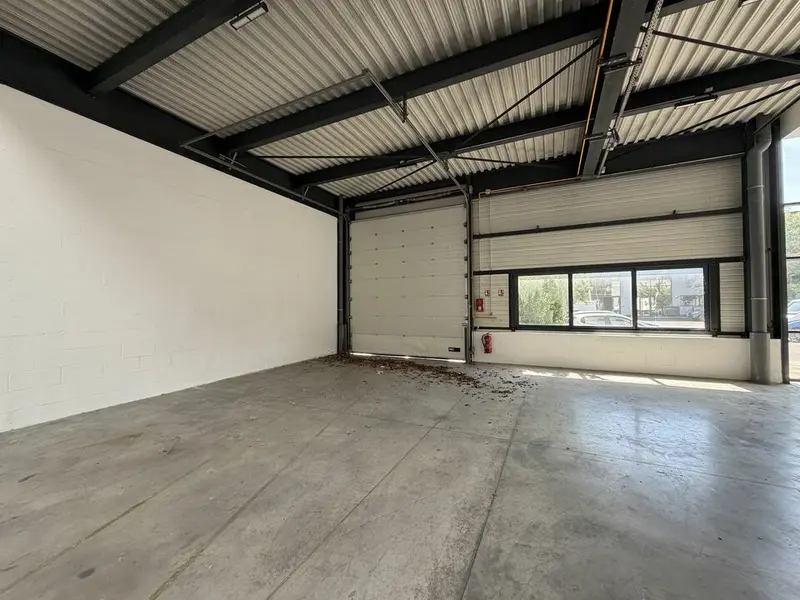 Entrepôt / Activité à louer - Lieusaint (77127) - 872 m² - 7 993 €/mois