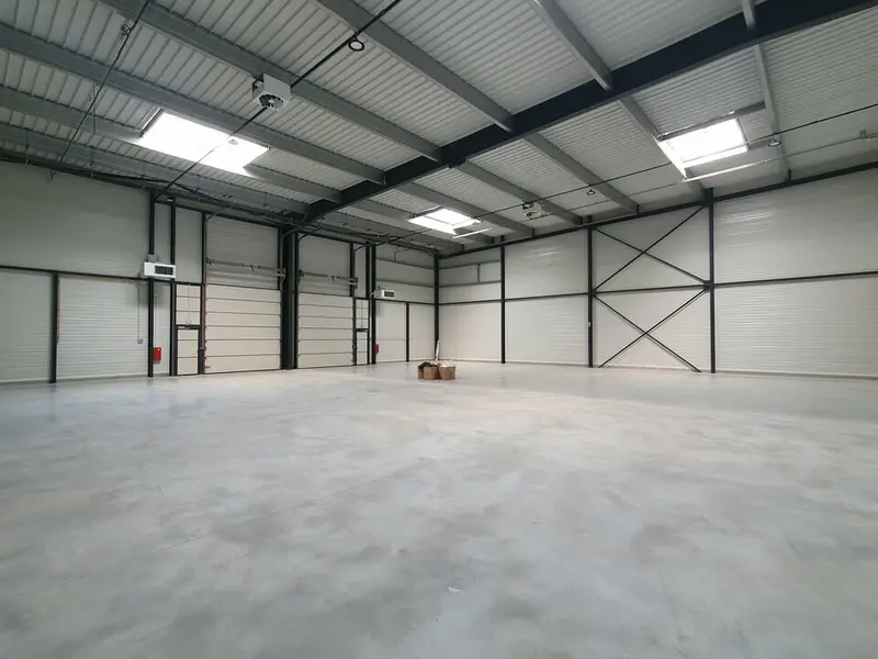 Entrepôt / Activité à vendre - Bailly-Romainvilliers (77700) - 678 m²