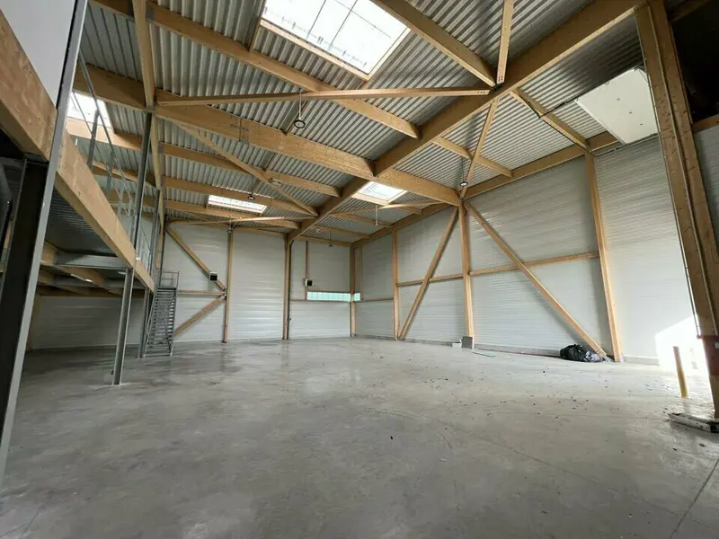 Entrepôt / Activité à vendre - Bailly-Romainvilliers (77700) - 1042 m²