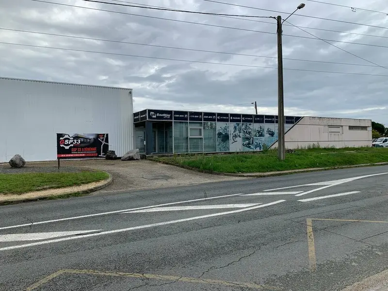 Local Commercial à louer - Eysines (33320) - 1000 m² - 7 500 €/mois