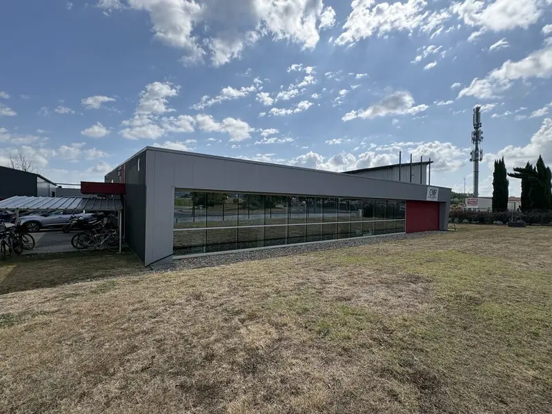 Entrepôt / Activité à louer - Eysines (33320) - 935 m² - 10 833 €/mois