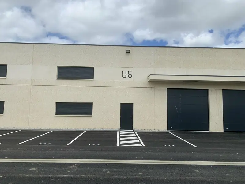 CELLULE DE 225 M² A LOUER