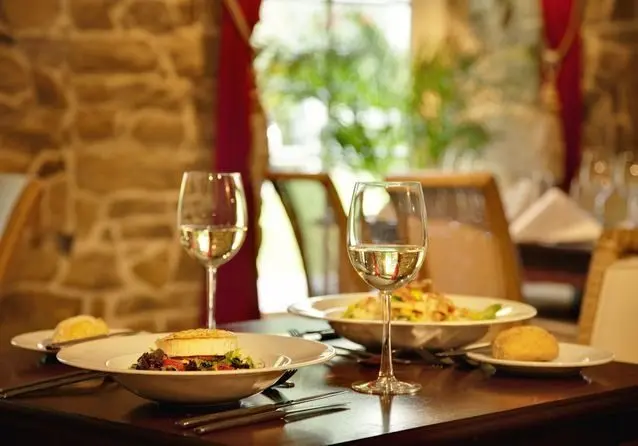 RESTAURANT RAPIDE - QUARTIER DES DAMES MAIRIE - APPARTEMENT
