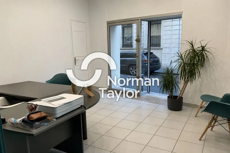 Local Commercial à louer - Nîmes (30000) - 35 m² - 980 €/mois