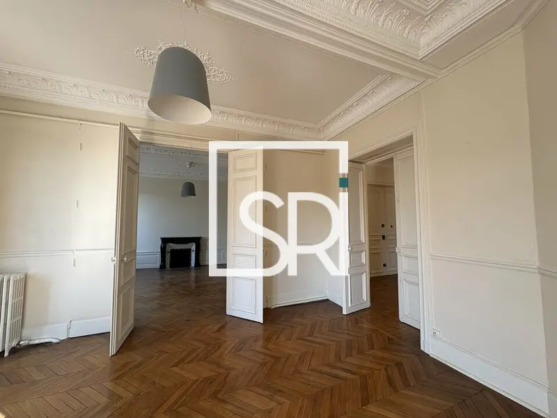Bureau à louer - Clermont-Ferrand (63000) - 180 m² - 2 100 €/mois