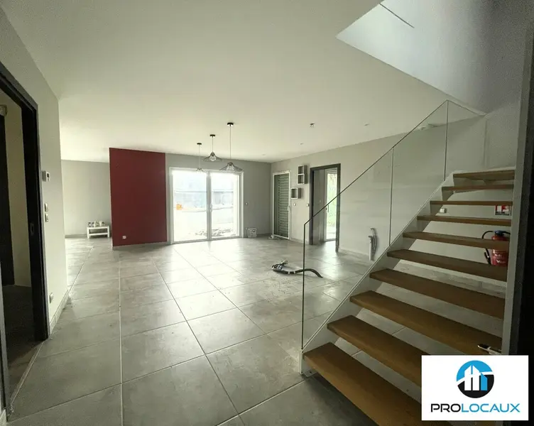 Entrepôt / Activité à vendre - Villefranche-Sur-Saône (69400) - 1315 m²