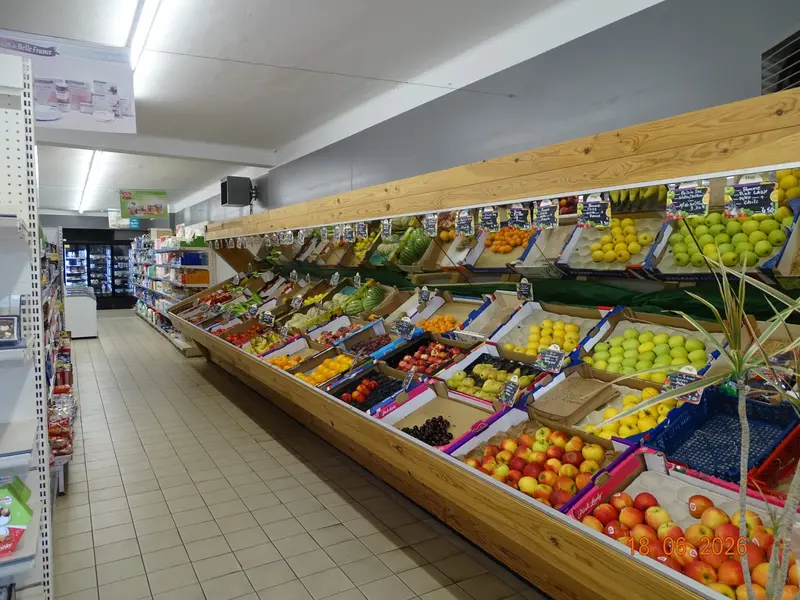 BELLE SUPERETTE DE 280 M2