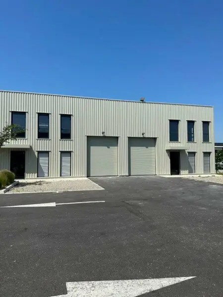 A louer Locaux d'activité 325m² Décines-Charpieu