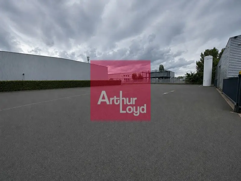 A louer Locaux d'activité 1605m² Clermont-Ferrand